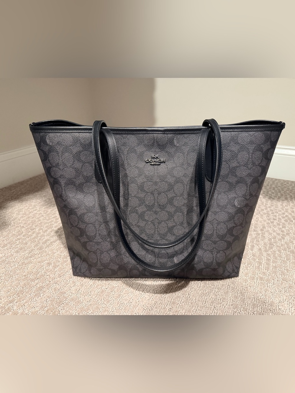 Coach City Tote in Signature Canvas (Gunmetal Hardware) - Picture 8 of 10